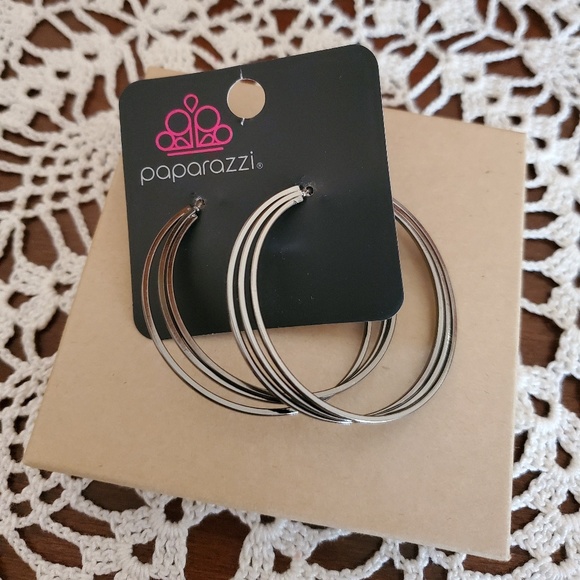 paparazzi Jewelry - Paparazzi Gunmetal Tripple hoop Earrings paparazzi Jewelry - Paparazzi Gunmetal Tripple hoop Earrings
